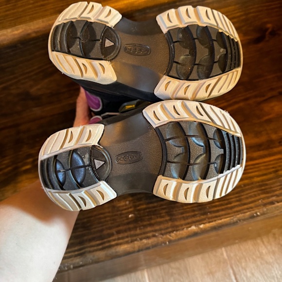 New Keen winter boots - Picture 2 of 3